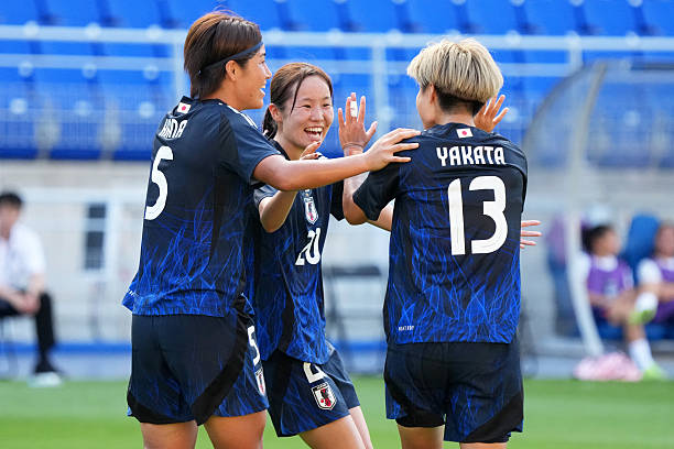 门将艺术的巅峰!布冯这记扑点球堪称足坛经典(动态图解)