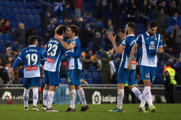 为什么角球很少吹越位?解读角球越位规则的独特之处