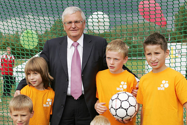 AC米兰完成锋线升级!哈兰德签约5年,年薪曝光