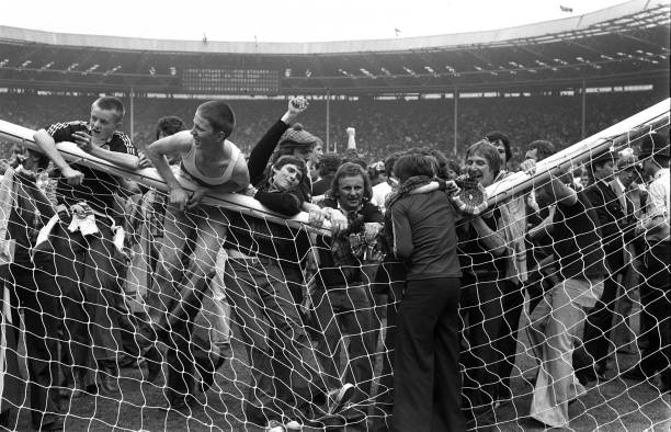 法甲战报:里昂3-1逆转马赛,登顶积分榜!