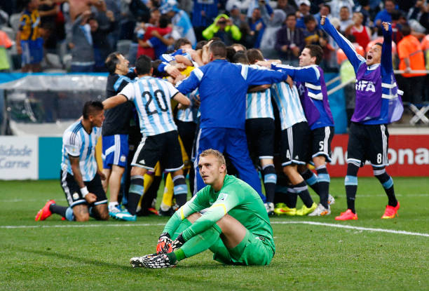 足球比分实时推送:大赢家90设计的后台架构与前端实现