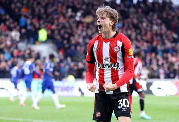 破门时刻:射门高手的经典案例解析