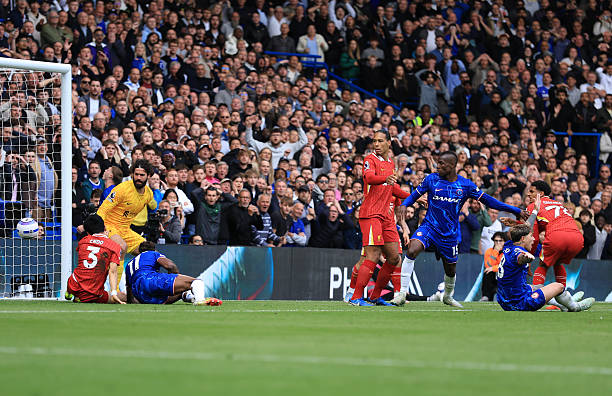 青少年足球运动员如何选择合适的钉子足球鞋?