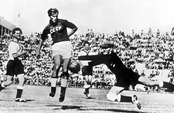 七人制足球战术解析:攻防转换与团队配合