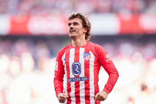 (引用北欧神话中“诸神黄昏”的背景,强调其王者身份)