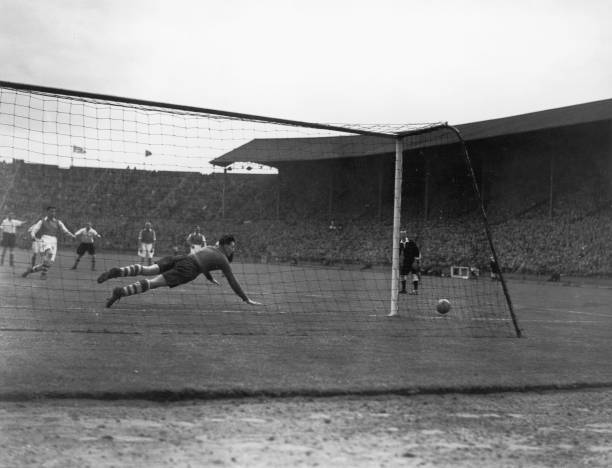 为什么角球越位判罚容易出错?深度解析