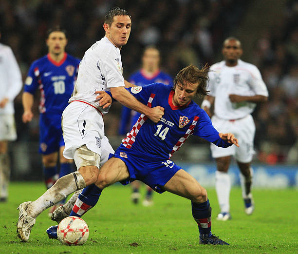 伤病+状态+历史交锋!今晚关键战比分预测全解析