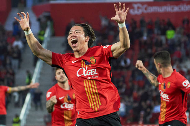 2122英超球迷体验革命:虚拟观赛与全息互动时代来临