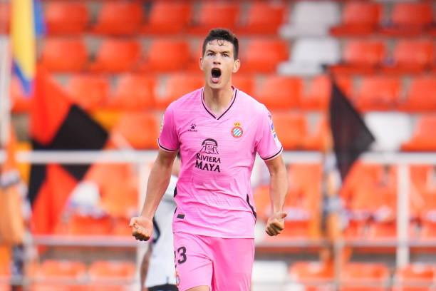 当闪电博尔特遇上C罗:掰手腕大战引爆全网热议!