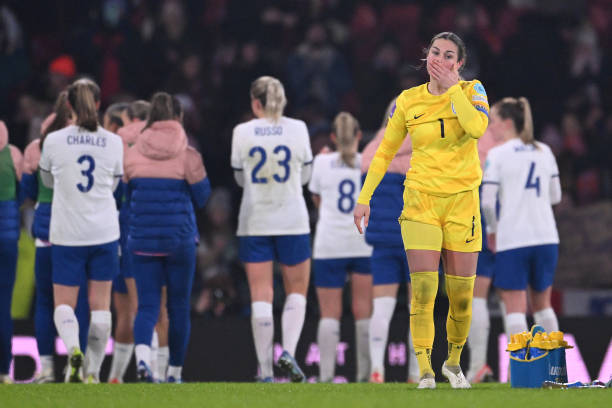 裁判视角:在电光火石间,如何依据规则做出禁区手球的正确判罚? (从执法者角度剖析