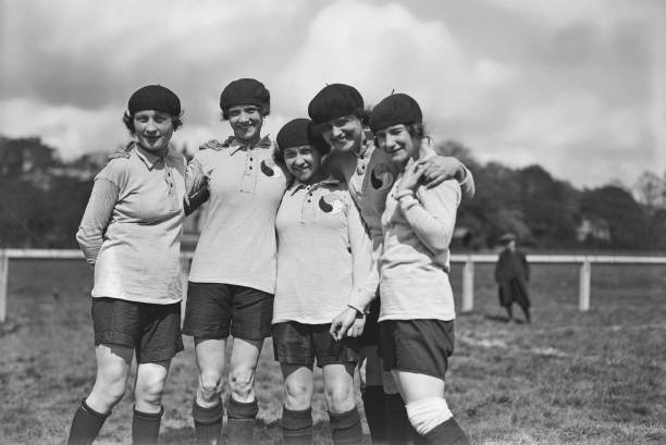 (为球员、教练甚至裁判提供一个判罚解读的角度)