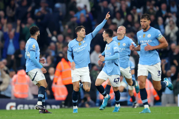 解密足球弧线:如何区分落叶球与电梯球