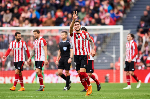 从天堂到人间:马拉多纳与那不勒斯的永恒之恋