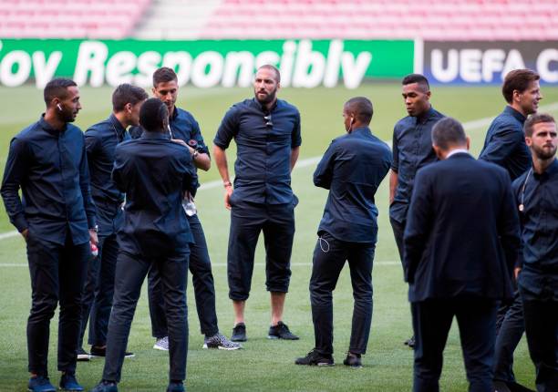 从伊布到梅西:巨星云集的巴黎为何难夺欧冠?