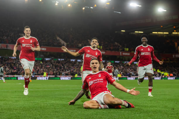 从篮球规则看断球与打手犯规的界限