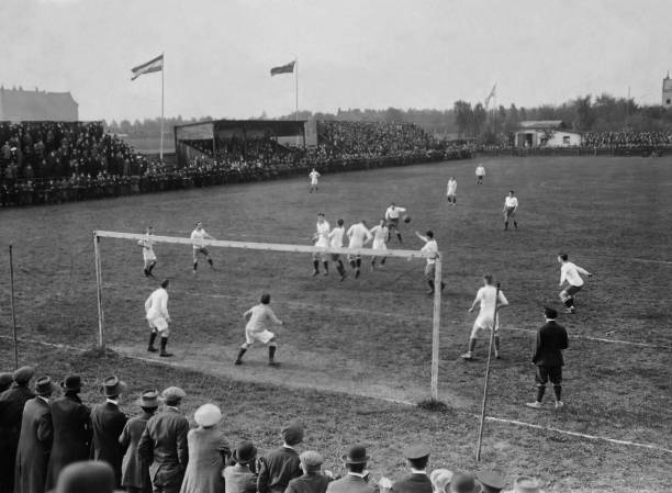 风格:面向铁杆球迷,侧重历史和经典