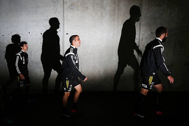 父辈的阴影:劳尔冈萨雷斯的儿子中的身份追寻