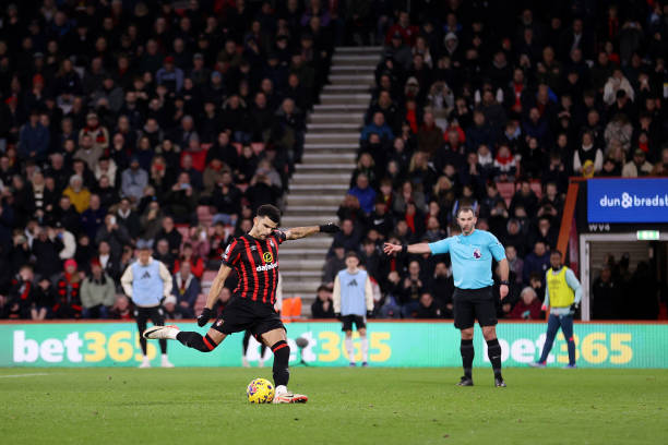 足球迷必看:普斯卡什的名字到底怎么念?