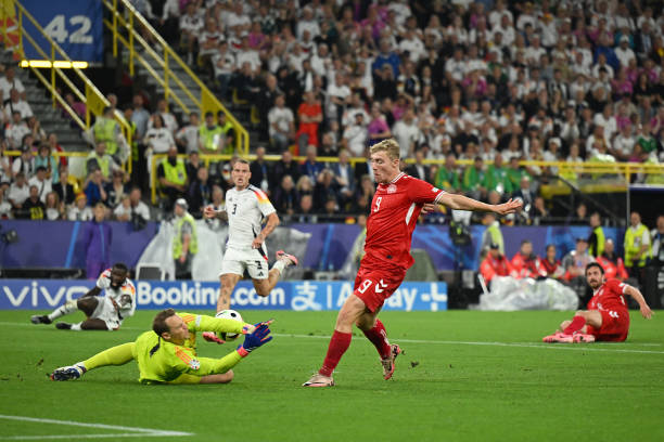 球迷热议:法甲哪支球队的综合实力最强?数据说话!