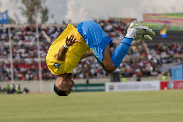 梅西过人教学:从1v1到1v5,看他如何戏耍防守