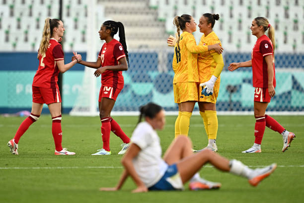 德乙积分榜更新:升级区竞争白热化,保级大战激烈