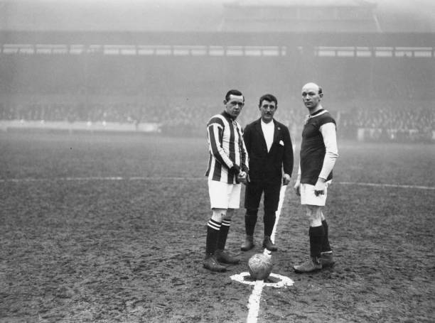 周末德甲焦点战预告:最新对阵表及伤病动态