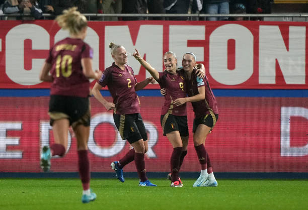 欧冠决赛倒计时!巴黎圣日耳曼vs国际米兰:谁将问鼎欧洲之巅?