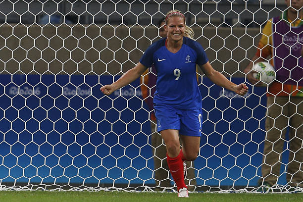 足球史上最伟大的对决:马拉多纳vsC罗,你选谁?