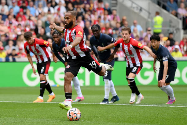 贝克汉姆颜值变化图集:看他如何从球员转型时尚Icon