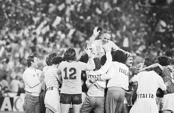 齐达内为何屡吃红牌?探究传奇中场的火爆脾气