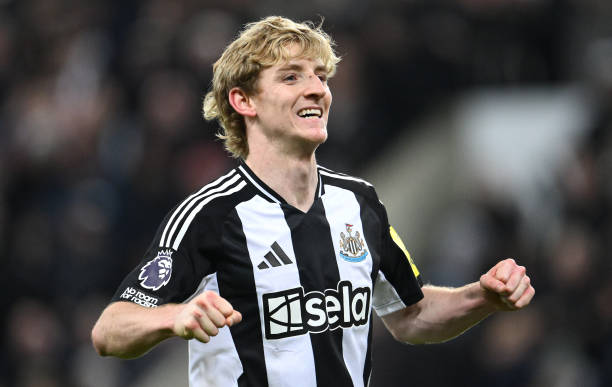 C罗目前拥有几个金球奖?盘点他的辉煌荣誉