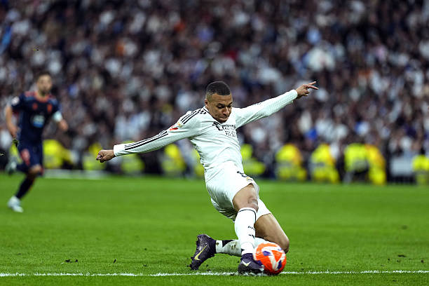 足球定位球实战指南:如何精准踢出任意球