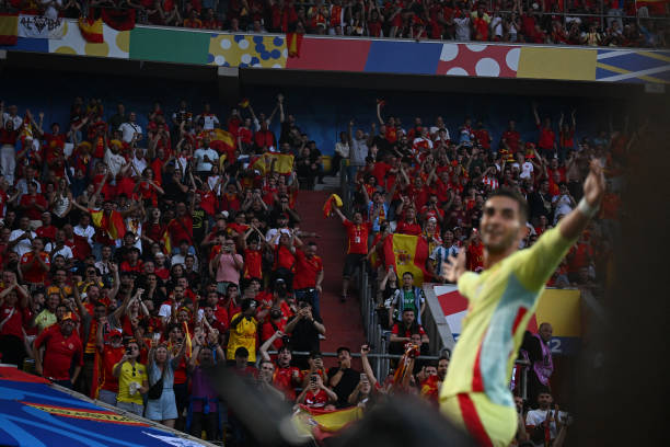 马德里竞技遭遇双重打击:欧冠淘汰+联赛低迷