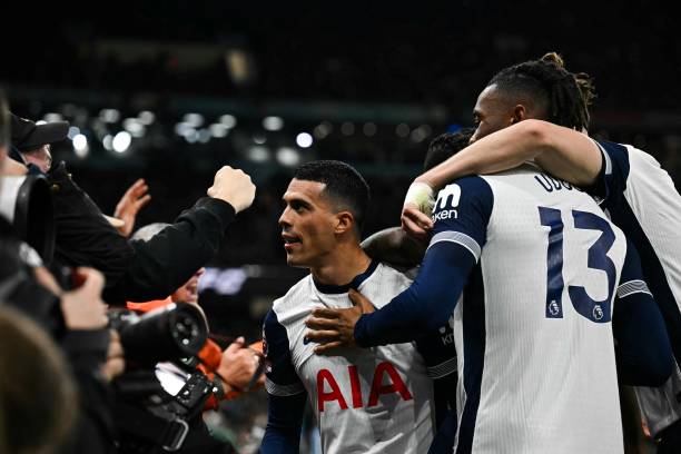 绝平点球+红牌!申花客场戏剧性抢回1分