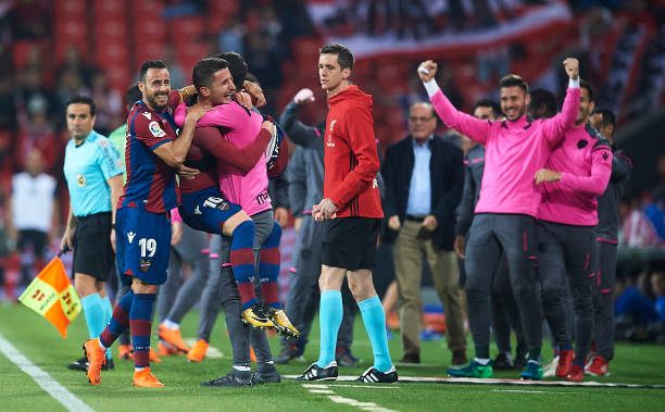 90vs足球手机比分版全新升级:实时数据+AI预测,精准掌握赛事动态!