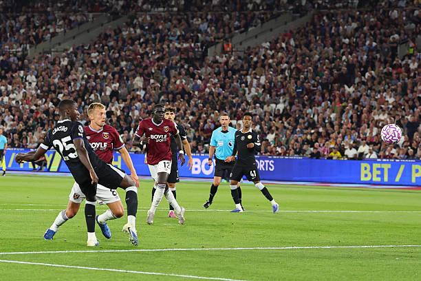 国米vs皇马欧冠经典回顾:蓝黑军团鏖战伯纳乌,虽败犹荣!