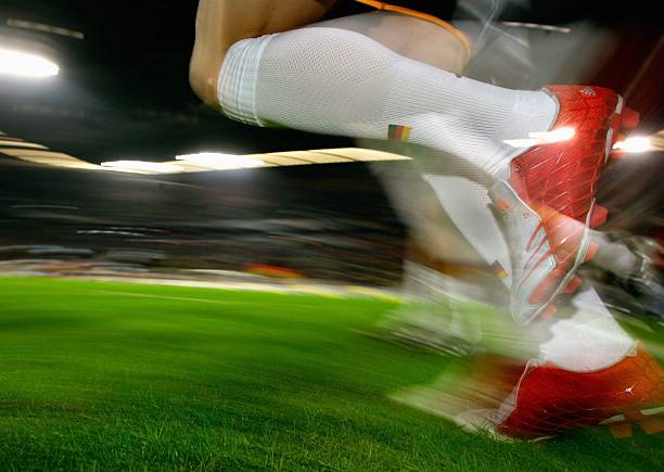 攻守兼备!盘点那些进球如麻的传奇后卫