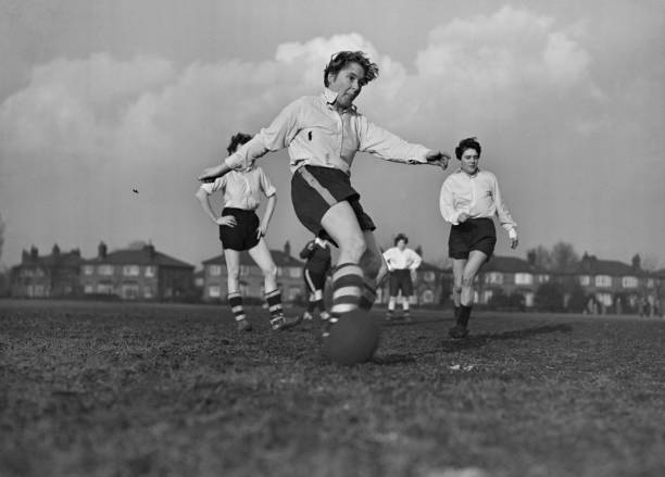 法甲焦点战:里昂主场迎战里尔,谁能笑到最后?