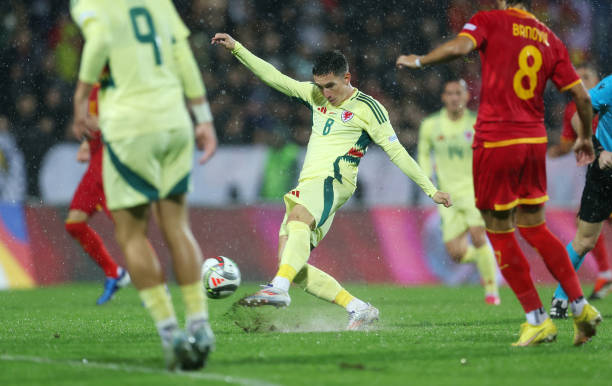 红牌、黄牌、黑牌?盘点裁判罚球员出场的不同牌子