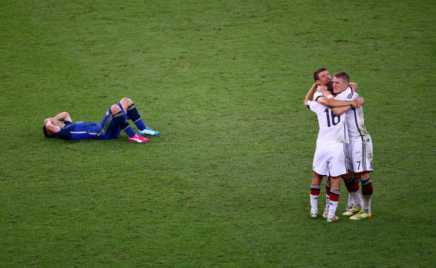 直接任意球vs间接任意球:关键区别与判罚依据