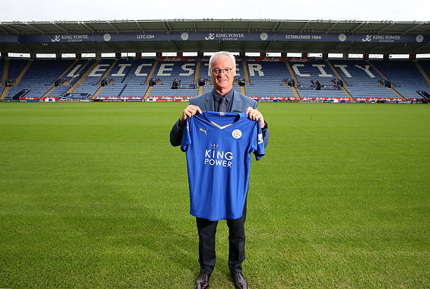 边线球战术解析:如何精准找到禁区内的接应点