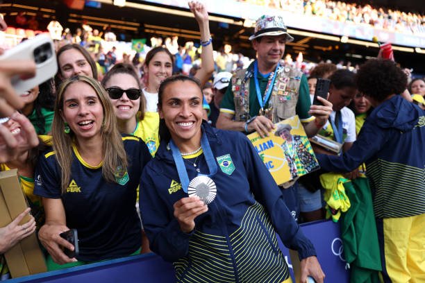 特别针对中国球迷,提供时区转换后的友好时间