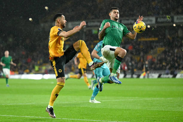 角球直接射门训练视频:提高射门力量与精准度