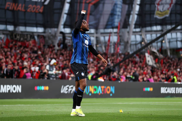 前锋必看!如何避免在禁区内“踩越位陷阱”?