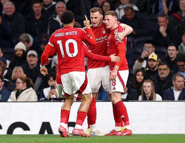 欧冠第二回合赛程详解:哪些比赛将决定冠军归属?