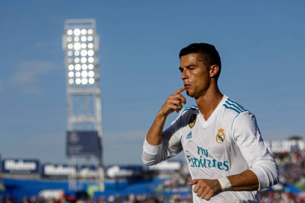 潜龙的角色设计灵感:从机械到拟人化的转变过程