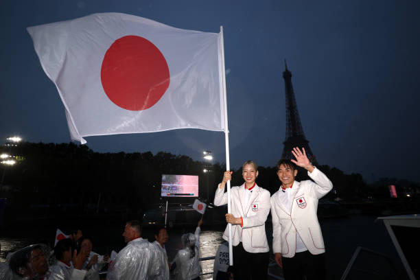 历届奥运会足球裁判员的经典判罚回顾