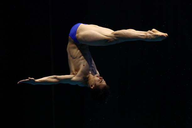 立定跳远四步动作详解:助你跳出更远距离