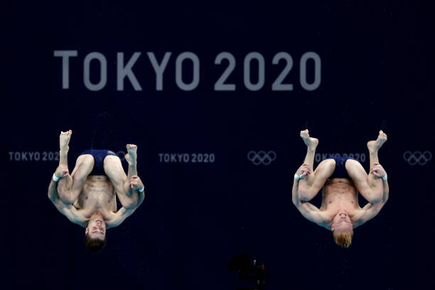 中国跳水双姝:郭晶晶与吴敏霞的传奇对决