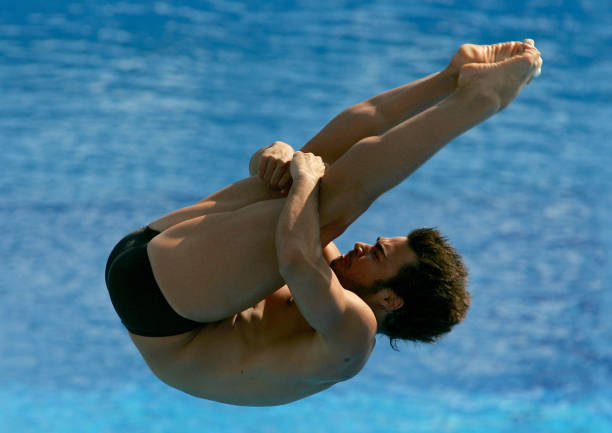 解析博尔特的短跑姿势:从起跑到冲刺的全程技巧